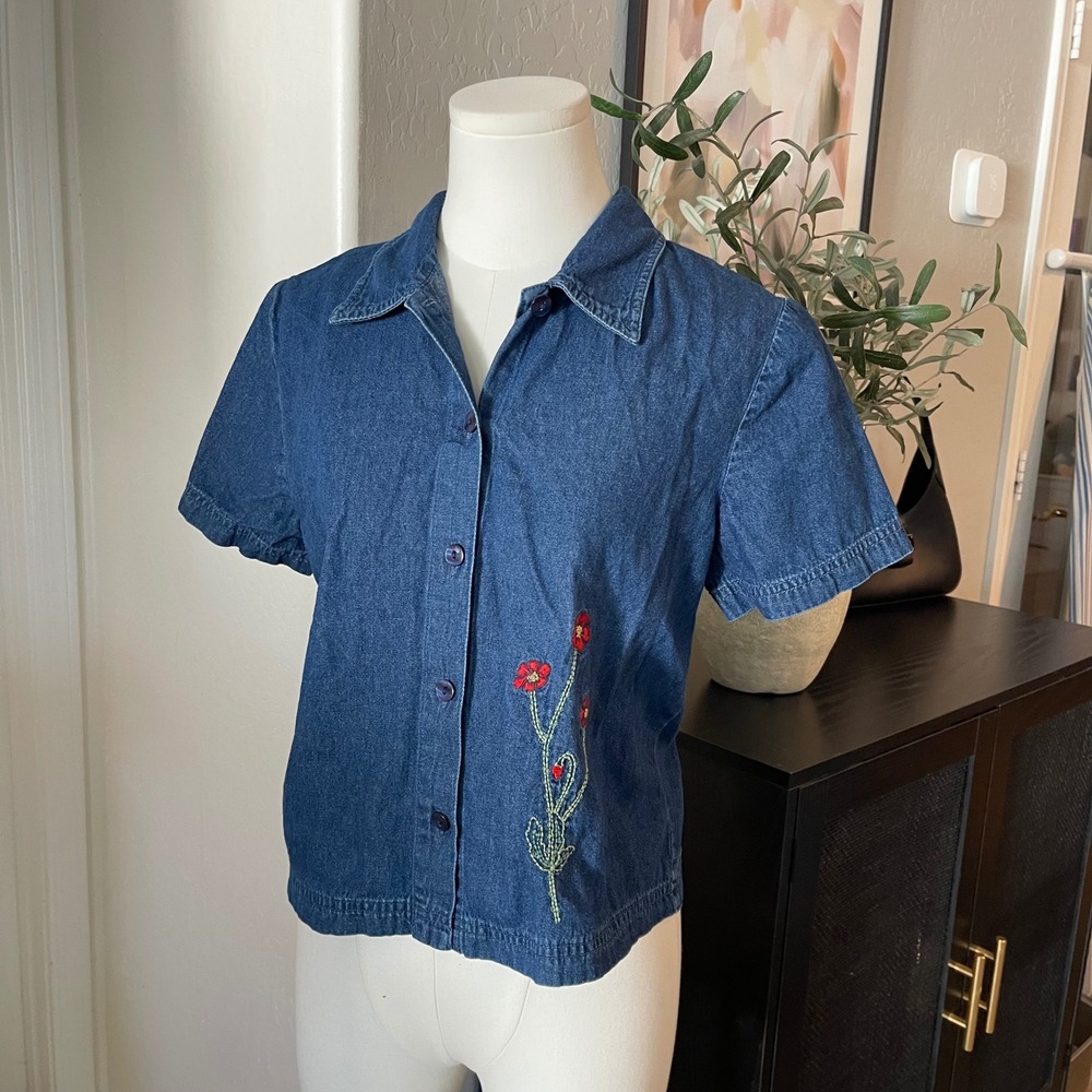 True Blue Denim Shirt Womens M Blue Excellent Embroidered Floral Short Sleeve